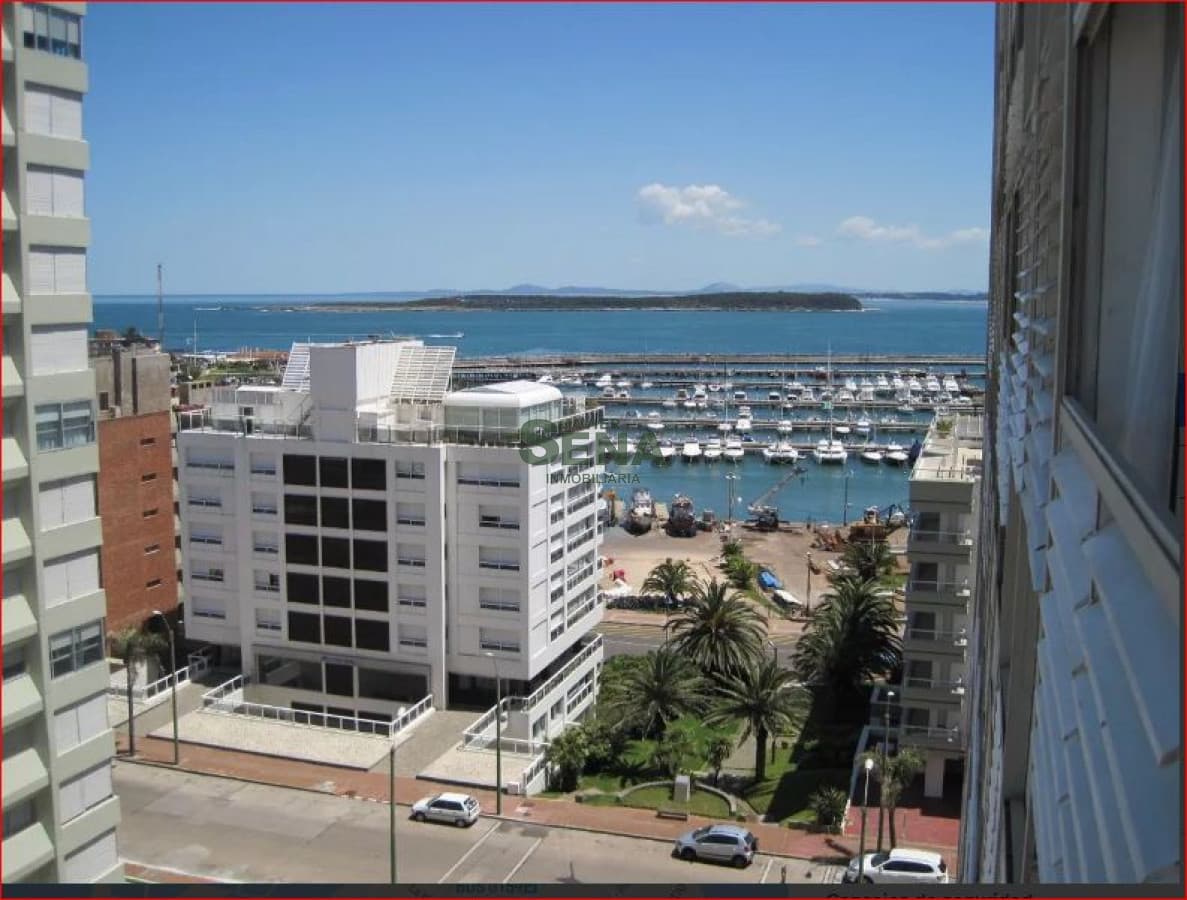 Alquiler de apartamento en la Peninsula, 2 dormitorios, 2 baños, buen dificio.