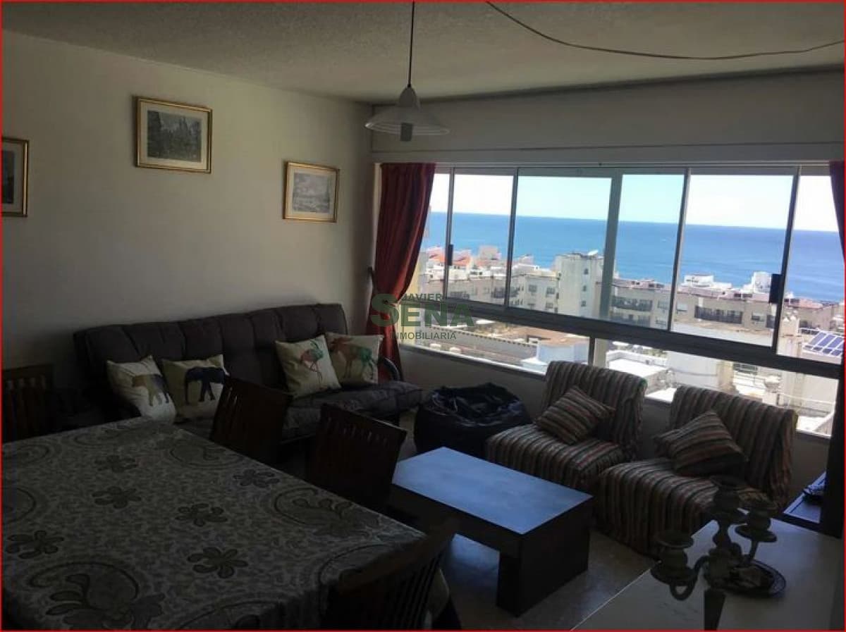 Alquiler de apartamento en la Peninsula, 3 dormitorios, 2 baños, buena vista y todo cerca.