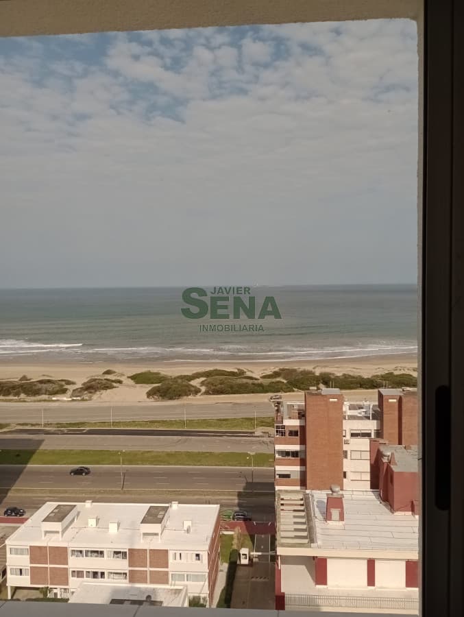Alquiler de apartamento en la brava, 1 dormitorio, baño, terraza y buena vista.