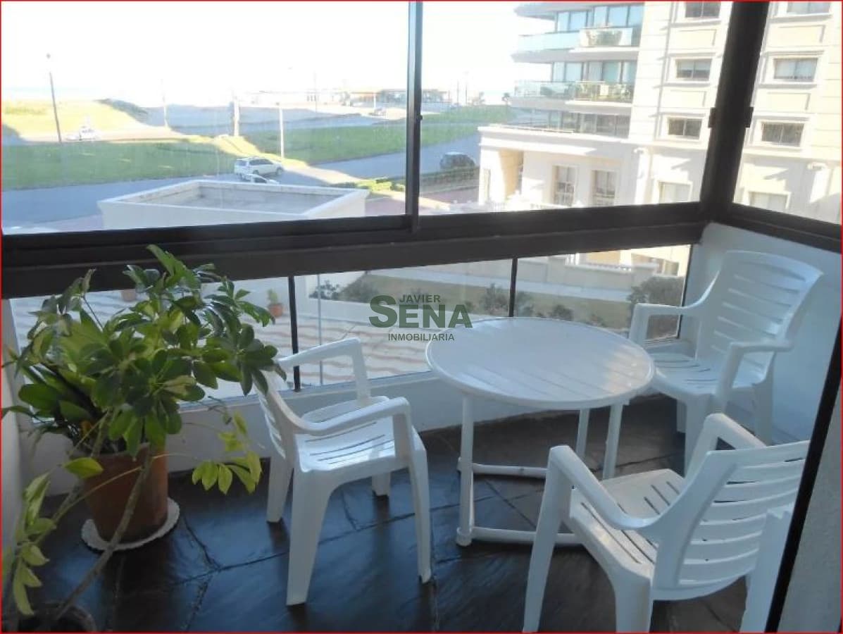 Alquiler y venta de apartamento en la brava, 2 dormitorios, baño, servicios, buena vista.