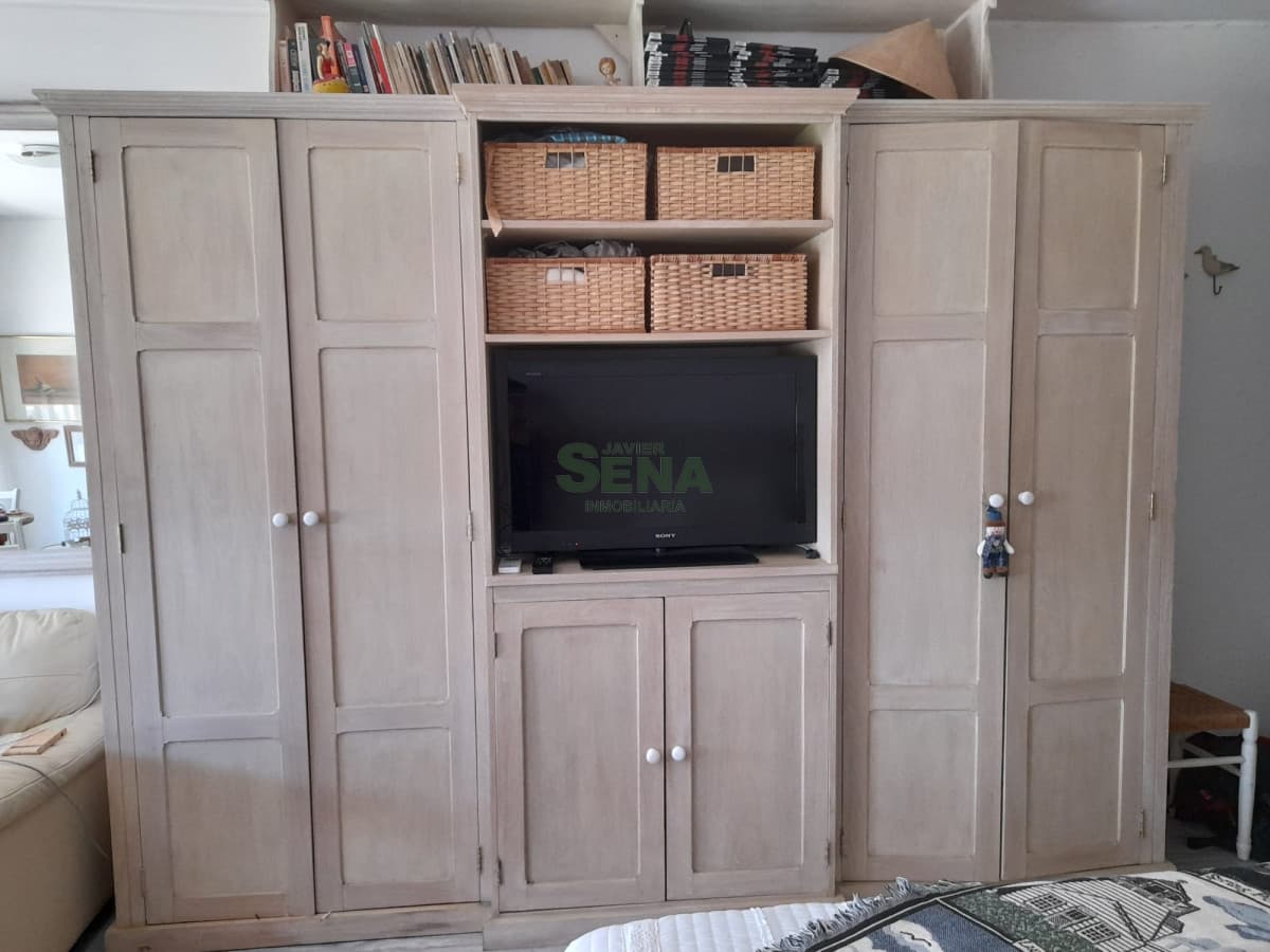 Alquiler de apartamento en la mansa, de 1 dormitorio, baño, frente al mar.