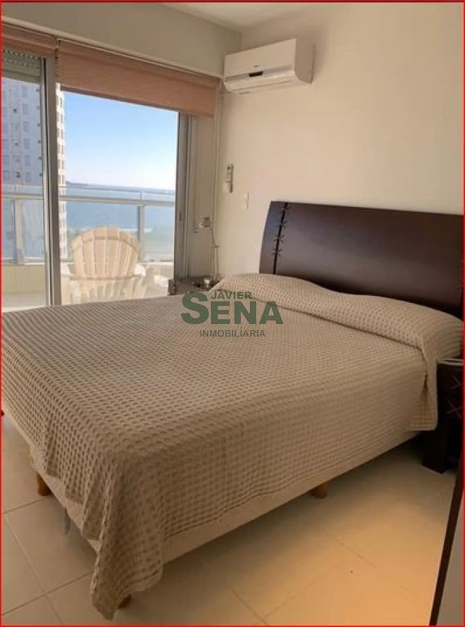 Alquiler de apartemento en la mansa, 3 dormitorios, 4 baños, terraza, buena vista con todos los servicios.