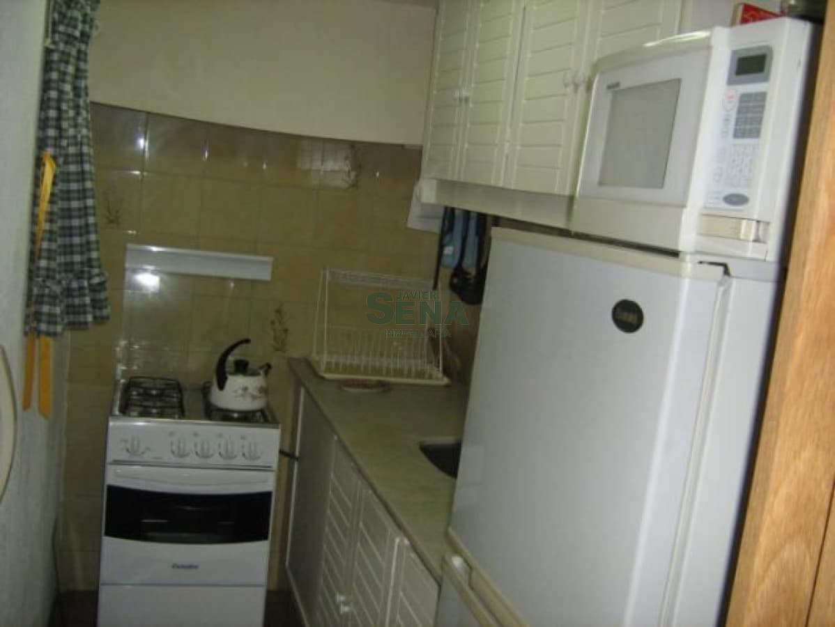 Venta y alquiler de apartamento en la Brava, 1 dormitorio, baño, terraza.