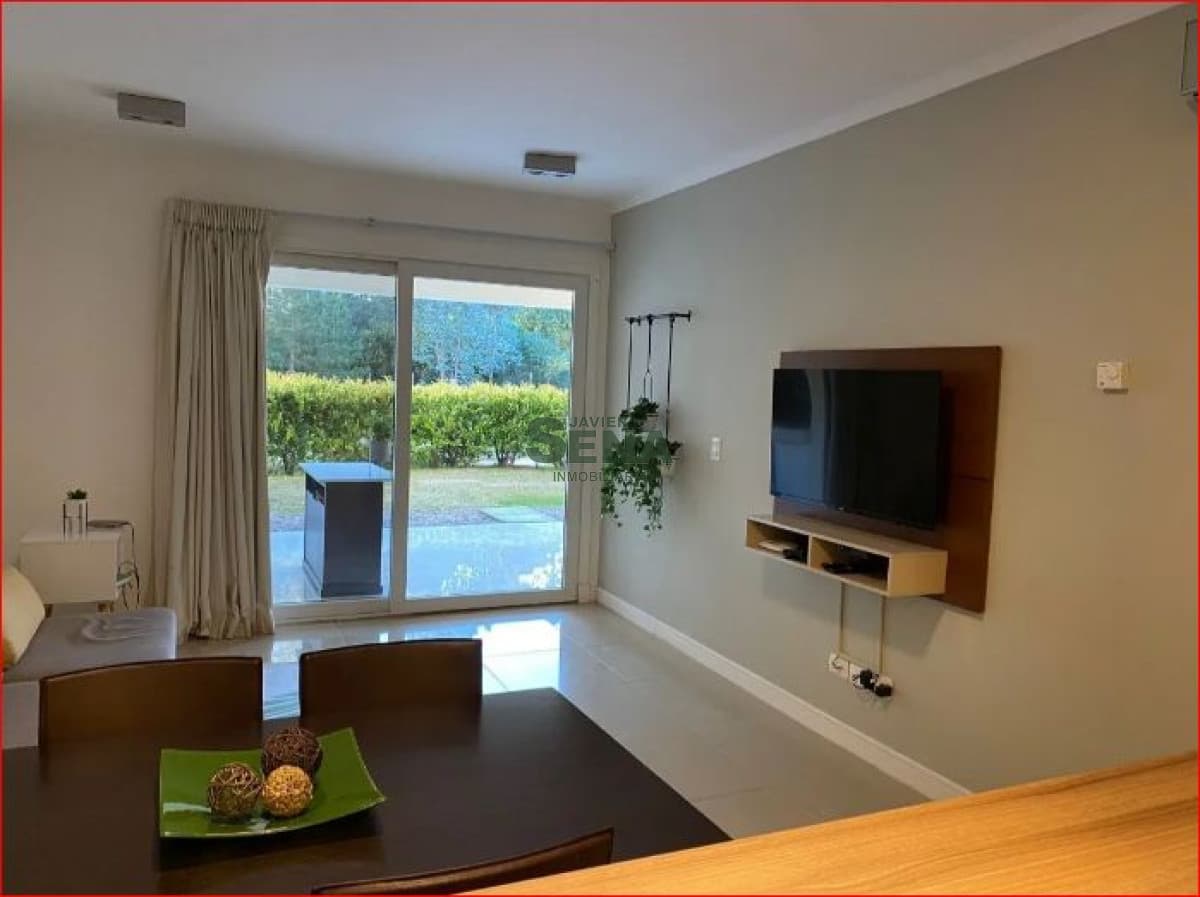 Alquiler de apartamento en Solanas, 1 dormitorio, baño, piscina, servicios.