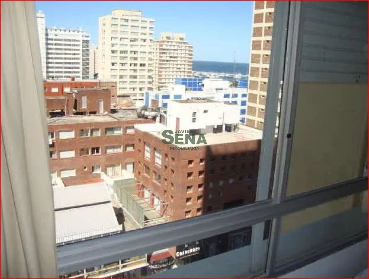 Alquiler de apartamento en la Peninsula, 3 dormitorios, 2 baños, buena vista y todo cerca.