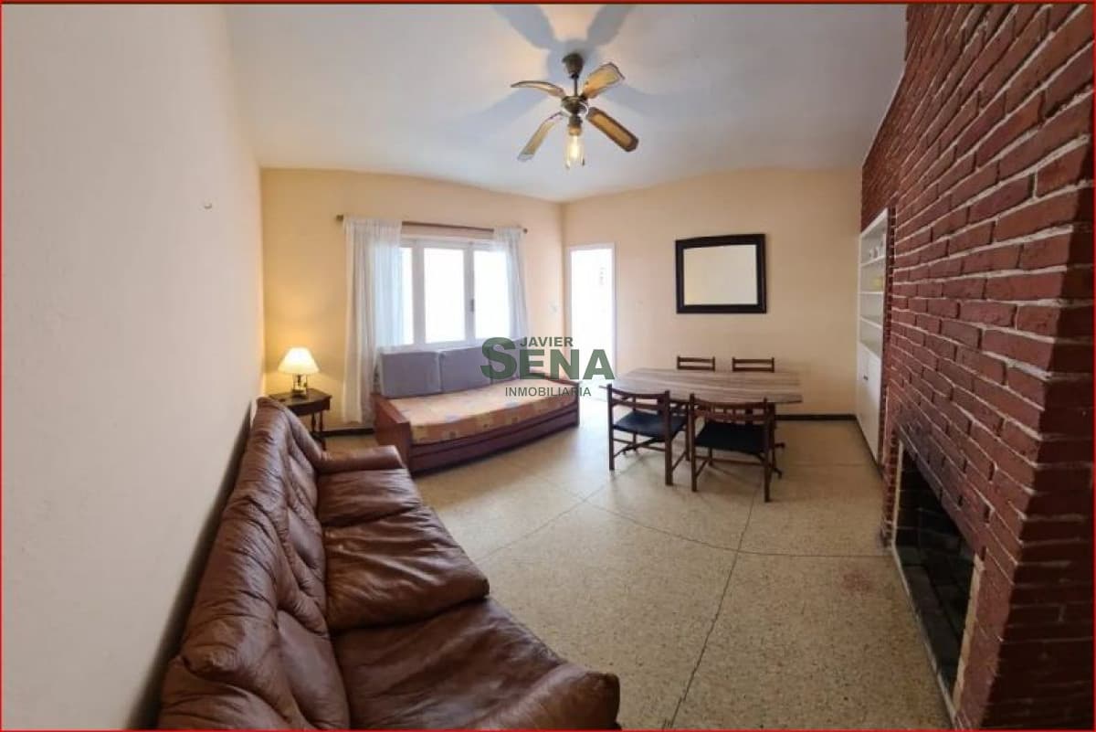 Alquiler de apartamento en la Brava, 2 dormitorios, 2 baños, a metros del mar.