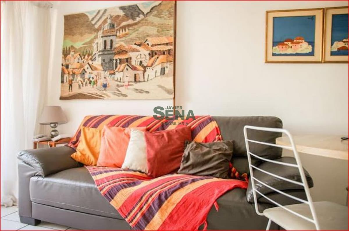 Venta y alquiler de apartamento en la Mansa, 1 dormitorio, baño, con servicios, a metros del mar.