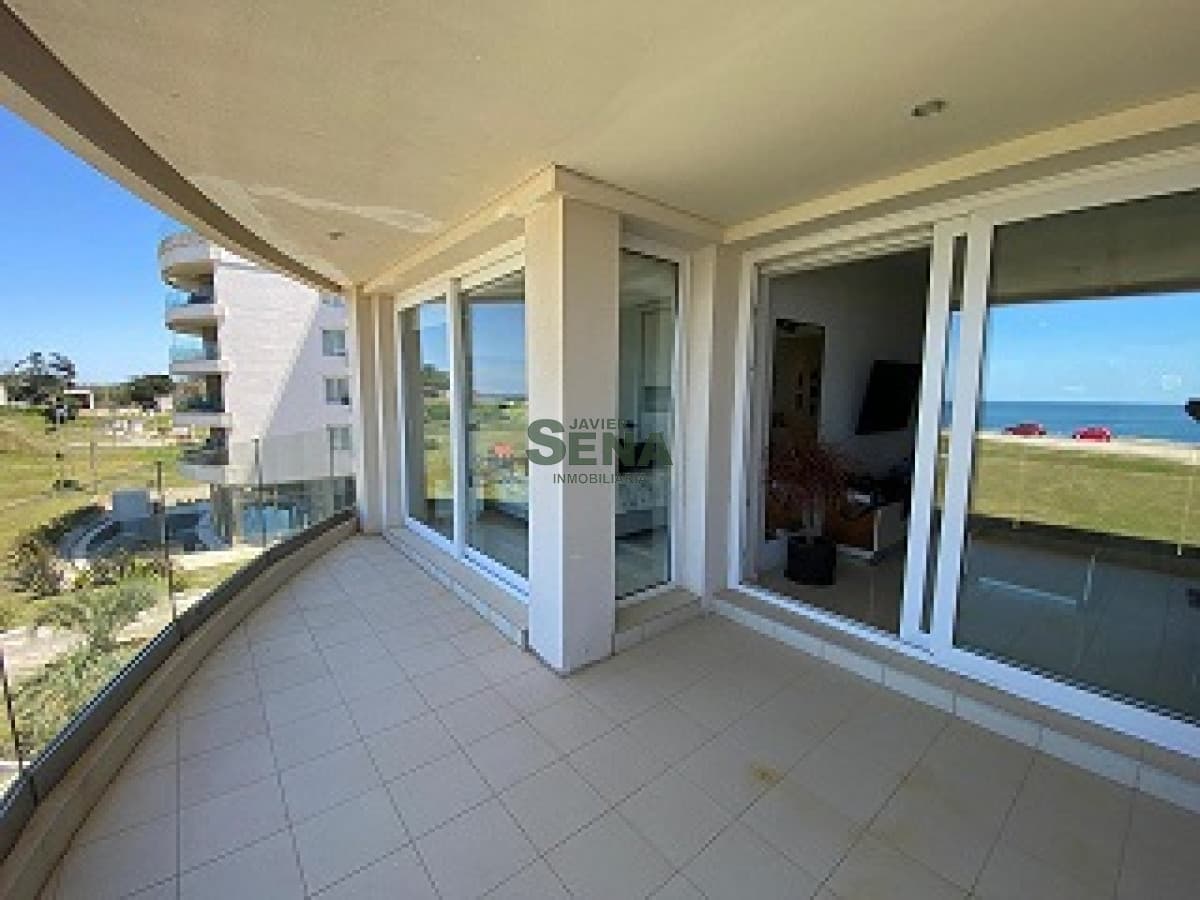 Venta de espectacular apartamento en la Mansa de 2 dormitorios en suite y toilette, piscina.