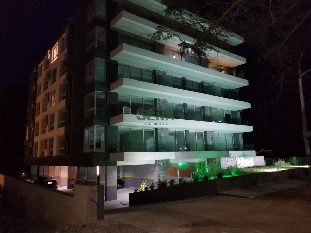Alquiler de apartamento en la Roosevelt, 1 dormitorio y medio, baño, con servicios.