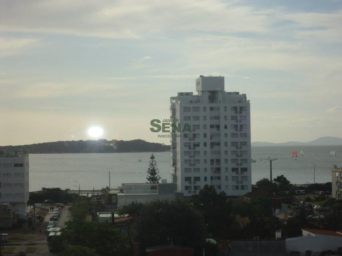 Venta y alquiler de apartamento Brava, 3 dormitorios, 2 baños, gran vista Mansa