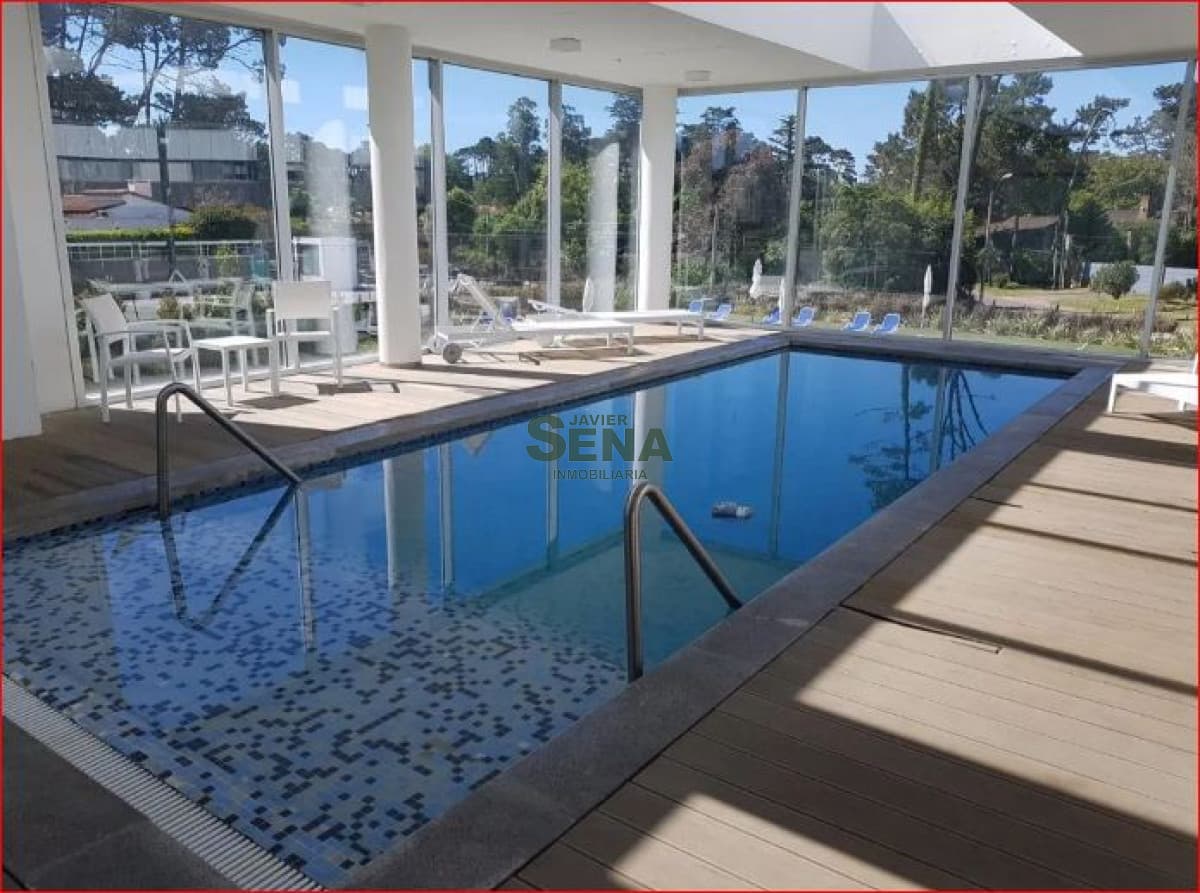 Alquiler de apartamento en la Roosevelt, 2 dormitorios, 2 baños, balcon, piscina, servicios.