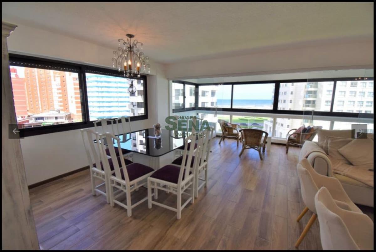 Venta de apartamento en la brava, 3 dormitorios, 2 baños, balcon, buena vista al mar.