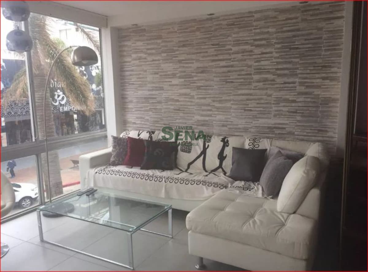 Venta y alquiler de apto en peninsula, 3 dormitorios, 2 baños, cerca de todo.