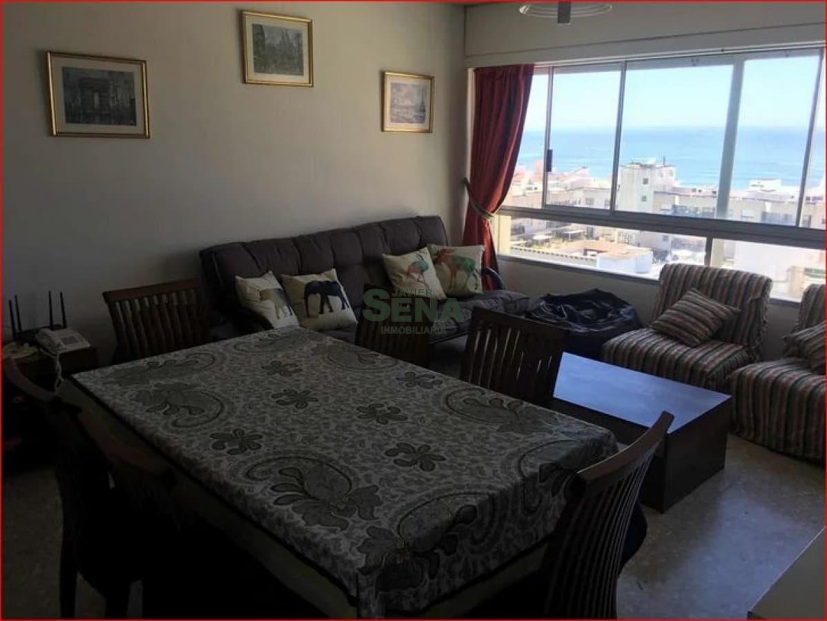 Alquiler de apartamento en la Peninsula, 3 dormitorios, 2 baños, buena vista y todo cerca.