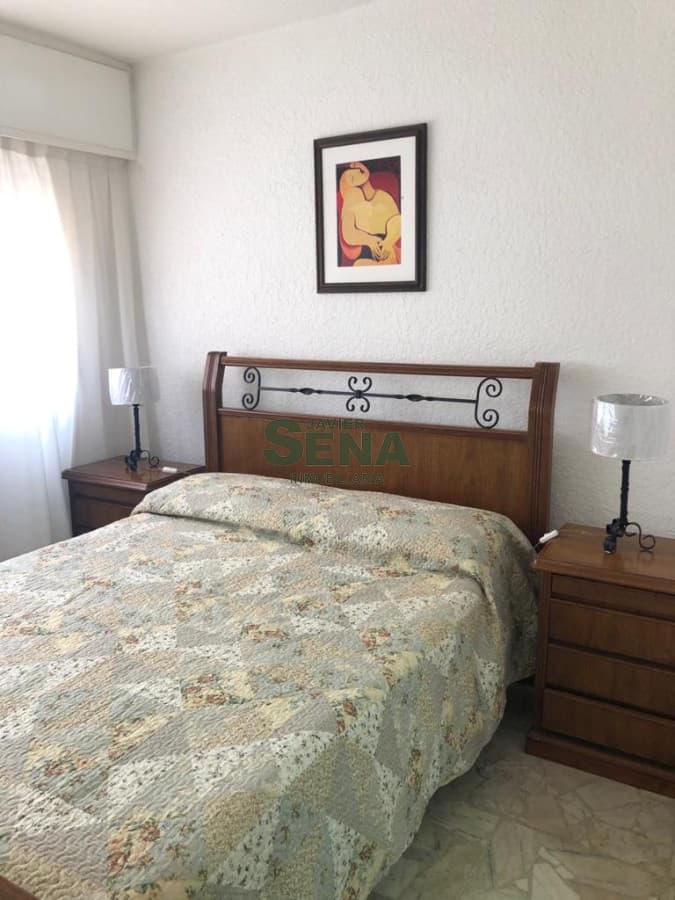 Alquiler de apartamento en la Peninsula, 3 dormitorios, 2 baños, a un paso de todo.