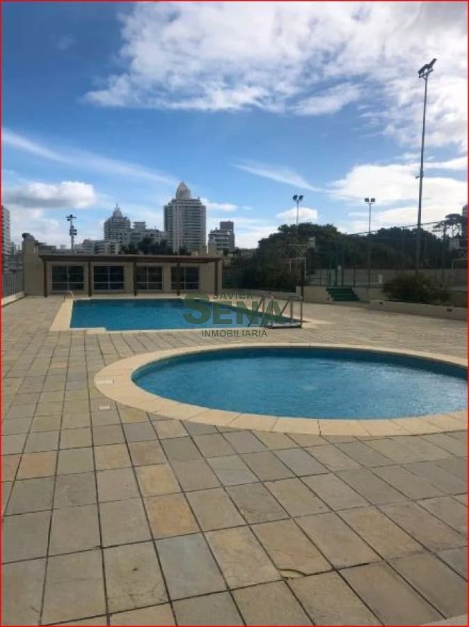 Venta y alquiler de apartamento en la Brava, 3 dormitorios, 5 baños, la mejor vista y servicios.