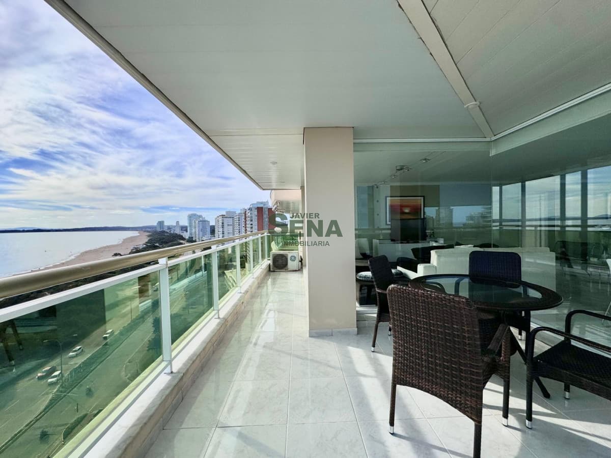 Alquiler de apartamento en la Mansa, edificio moderno, excelente vista, 4 dormitorios, 4 baños, terraza y piscina..