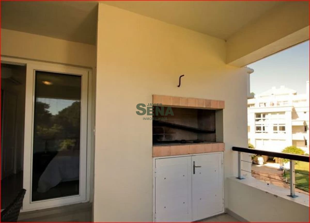 Alquiler de apartamento en Solanas, 1 dormitorio y medio, baño, con servicios.