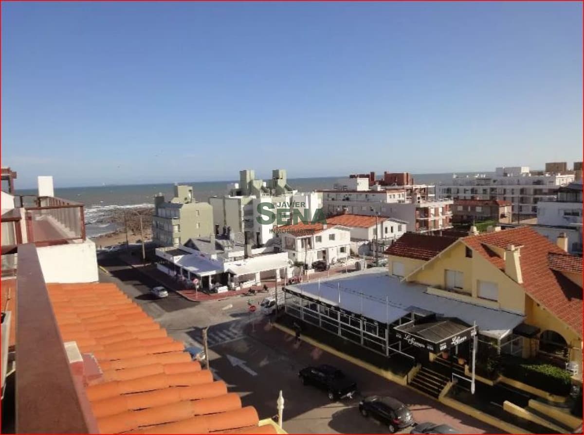 Alquiler de apartamento en la Peninsula, 1 dormitorio, baño, balcon, buena vista.-
