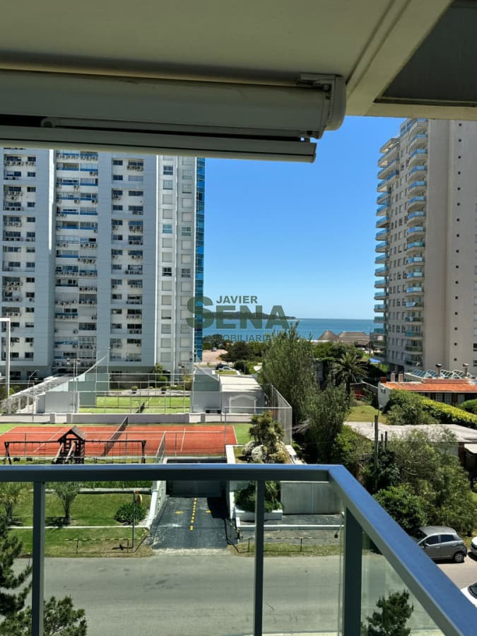 Alquiler temporal de apartamento con vista a la mansa 3 dormitorios, 3 baños.