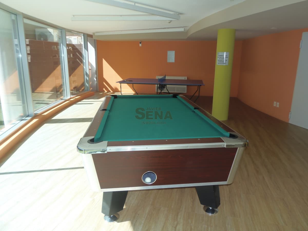 Venta de apartamento en Av . Roosevelt, 1 dormitorios y medio, baño, y todos los servicios.