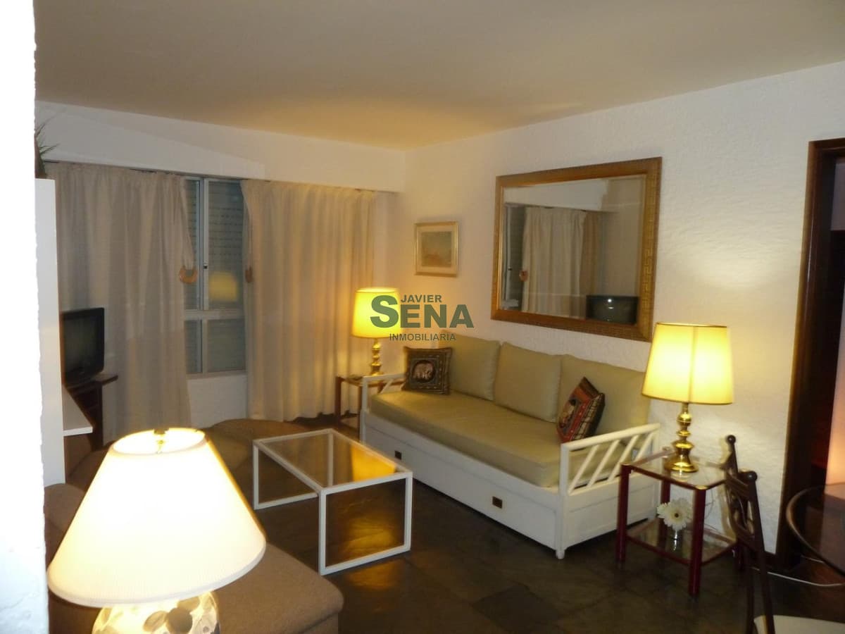 Venta y alquiler en la Brava, 1 dormitorio, baño, con servicios, piscina.