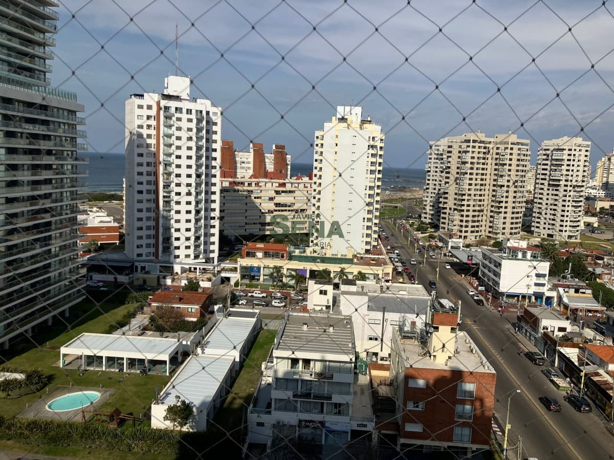 Venta de apartamento en la Mansa, 2 dormitorios, 2 baños, balcon con Parrilla.