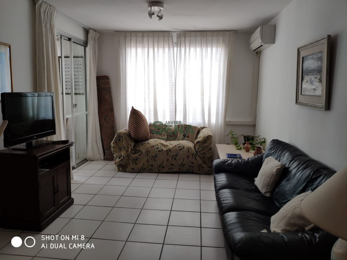 Alquiler de apartamento en la Mansa, 2 dormitorios, 2 baños, buena unidad con piscina.