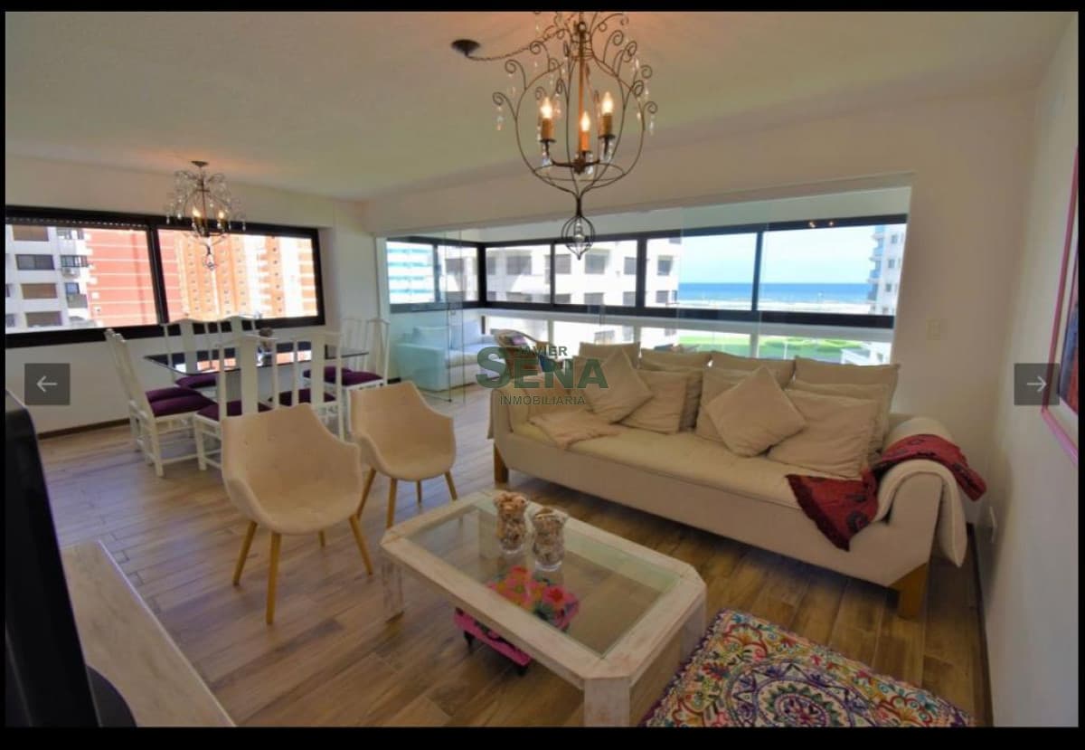 Venta de apartamento en la brava, 3 dormitorios, 2 baños, balcon, buena vista al mar.