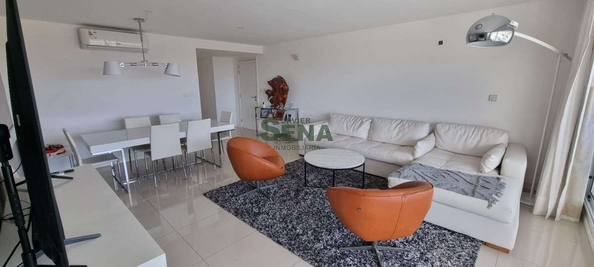 Alquiler temporal de lujoso apartamento en playa mansa de 3 dormitorios y 5 baños
