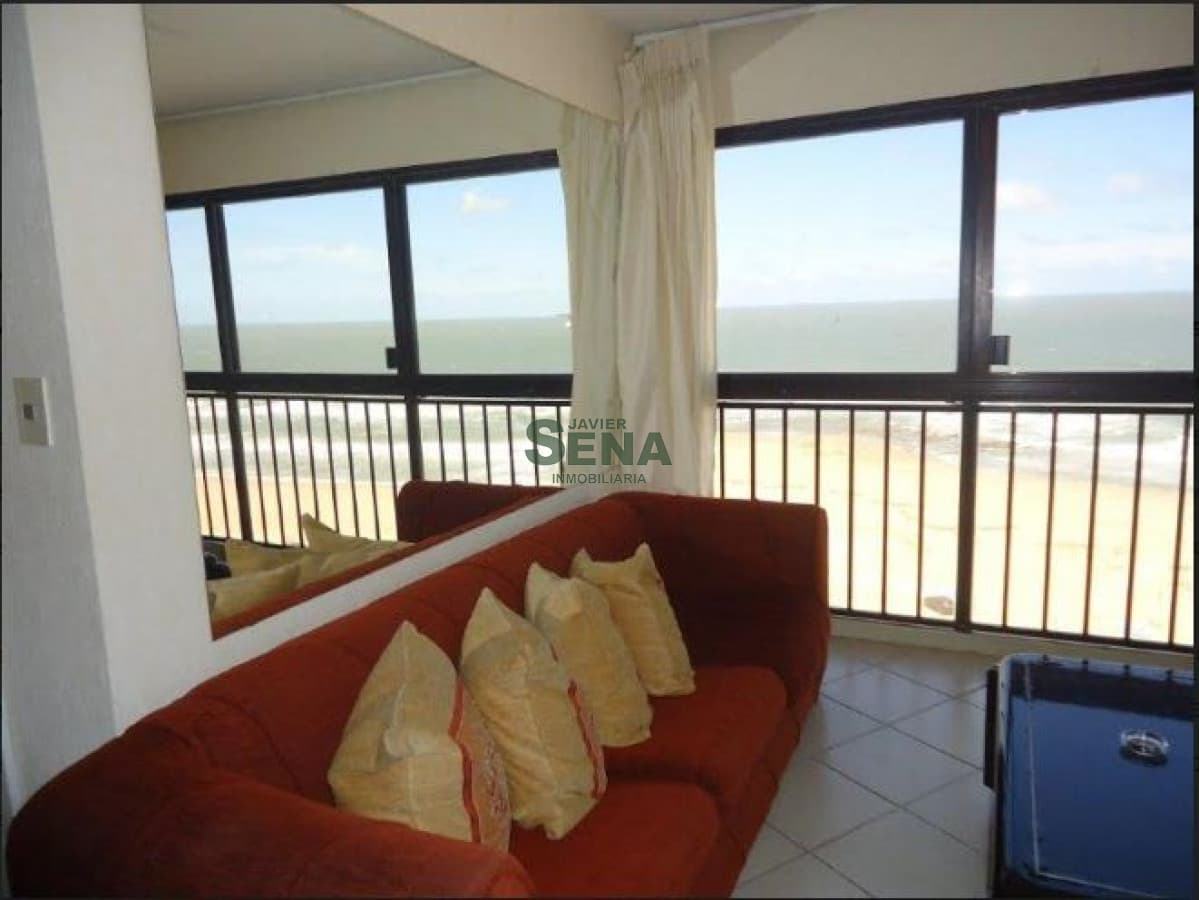 Venta y alquiler de apto en la Brava, 3 dormitorios, 2 baños, terraza, vista
