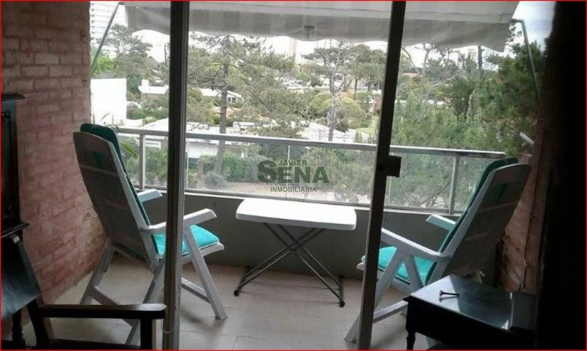 Alquiler de apartamento en la Mansa, 2 dormitorios, 2 baños, a un paso de todo.