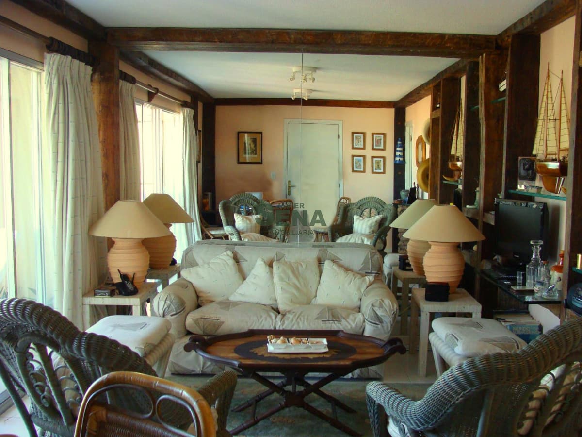 Venta y alquiler de apartamento en la peninsula, 2 dormitorios, 2 baños, con vista.