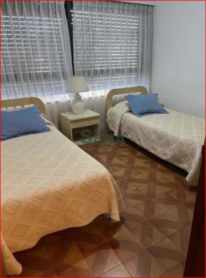 Venta de apartamento en la Peninsula, 3 dormitorios, 4 baños, buena vista.