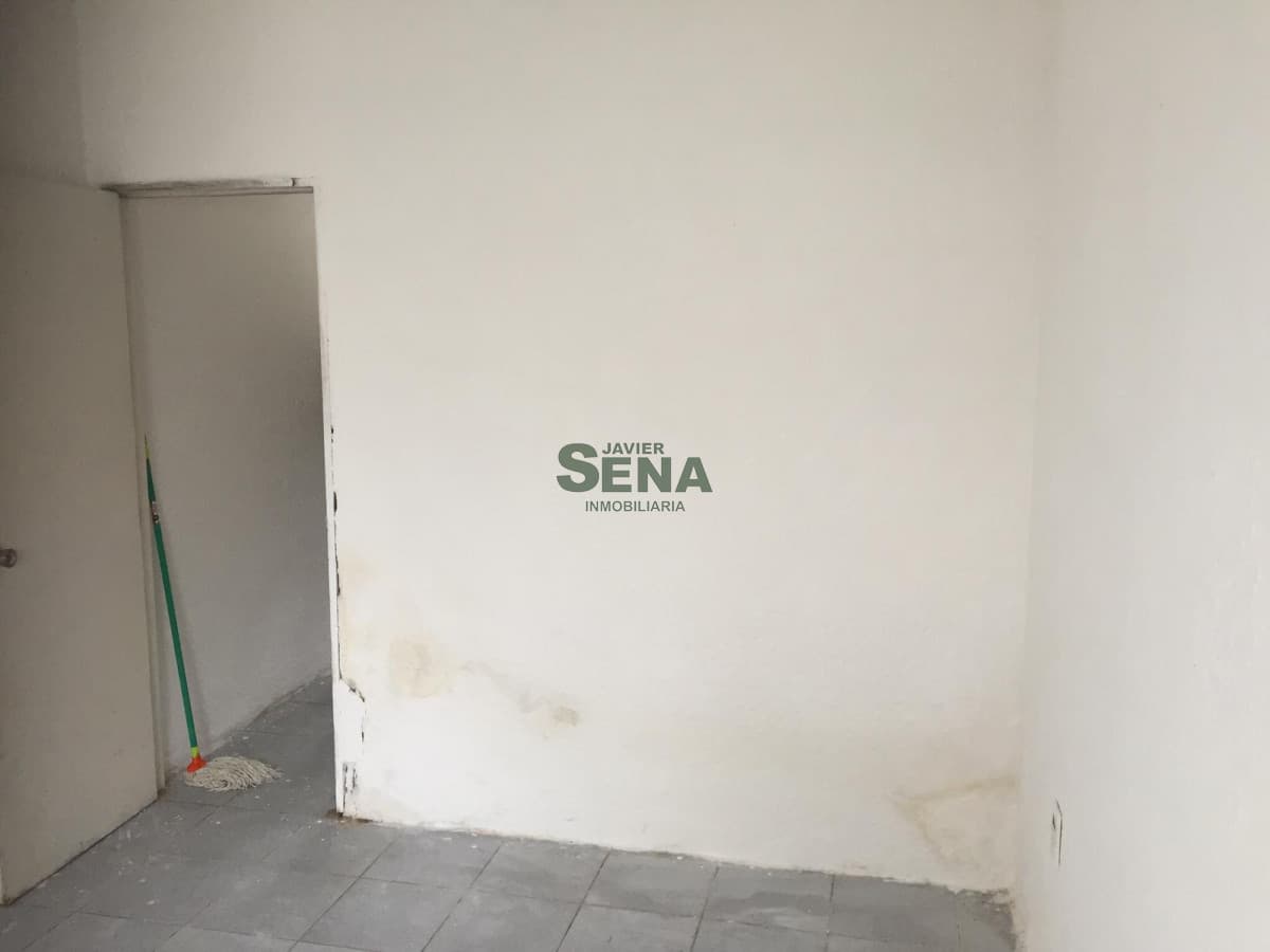 Alquiler en Maldonado, La Candelaria, 1 dormitorio, baño, patio con Parrilla.-