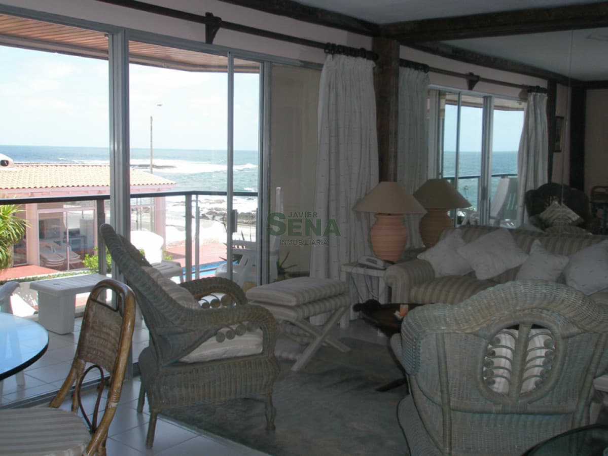 Venta y alquiler de apartamento en la peninsula, 2 dormitorios, 2 baños, con vista.
