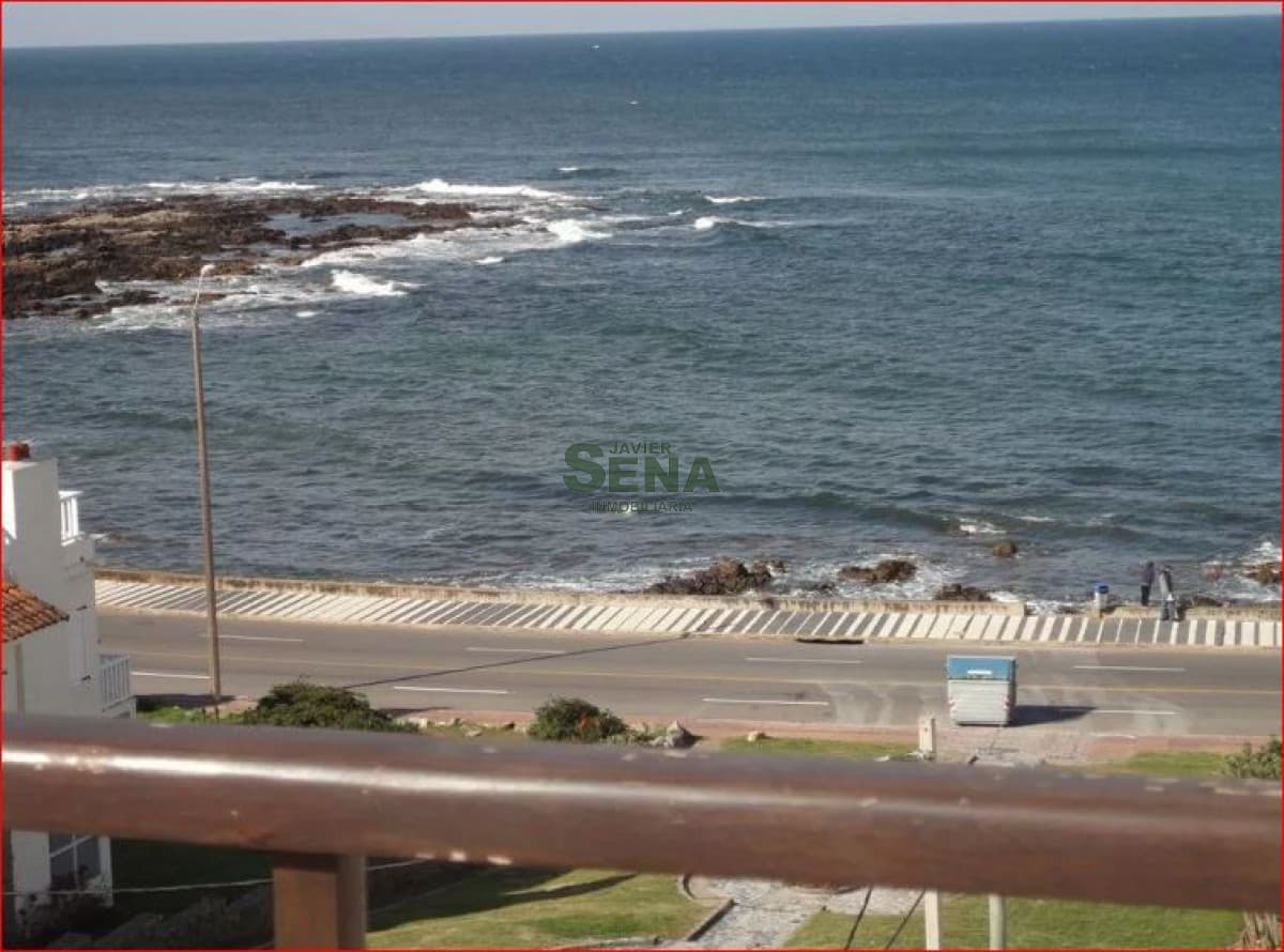 Alquiler de apartamento en la Peninsula, 3 dormitorios, 2 baños, con balcon.