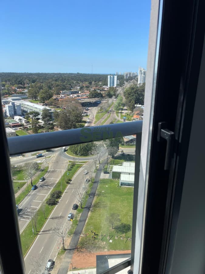 Venta de hermoso apartamento en la Roosevelt, 2 dormitorios, baño, en edificio a estrenar con todas las amenities.