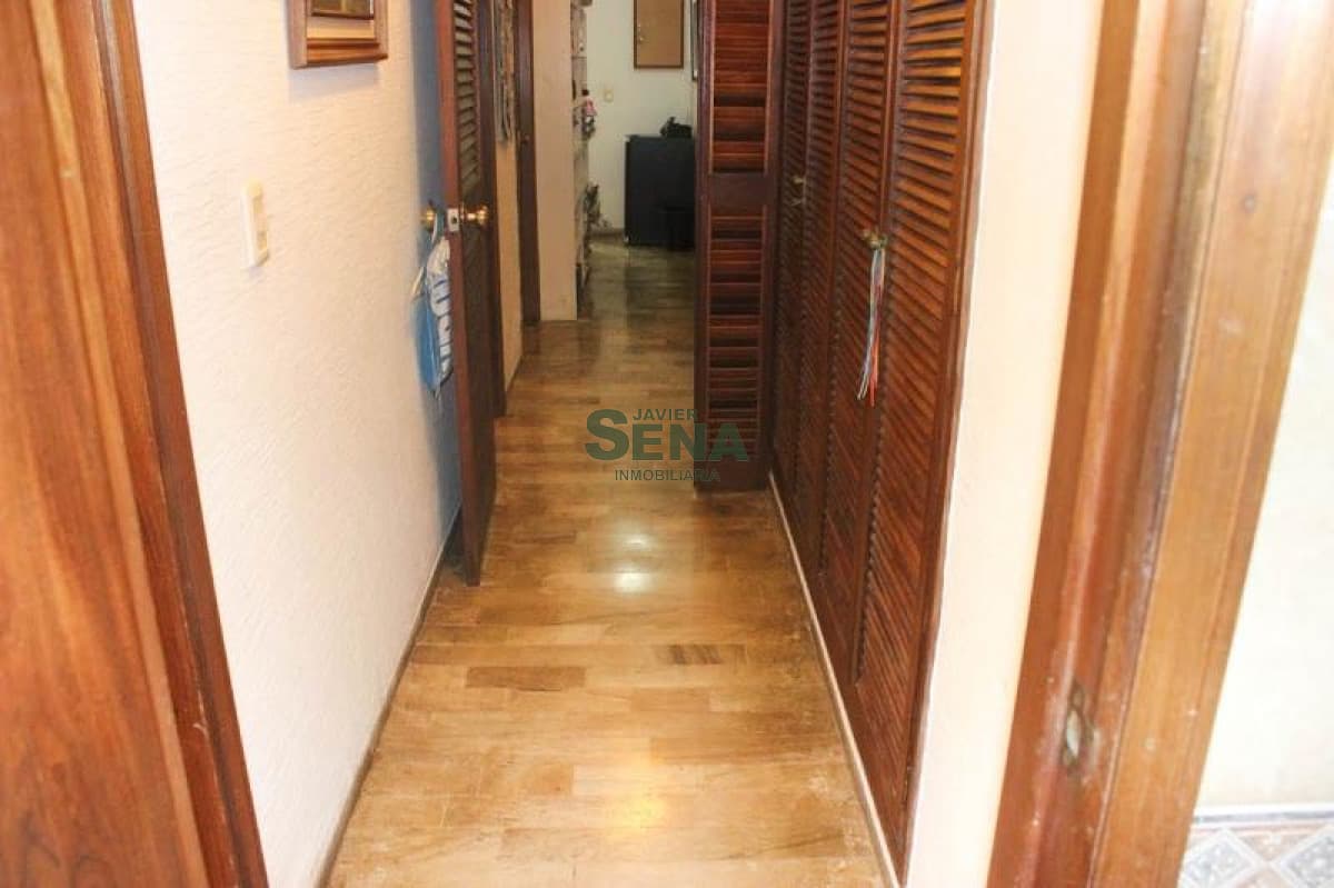 Venta de apartamento en la Peninsula, 4 dormitorios, 3 baños, se permuta por casa.