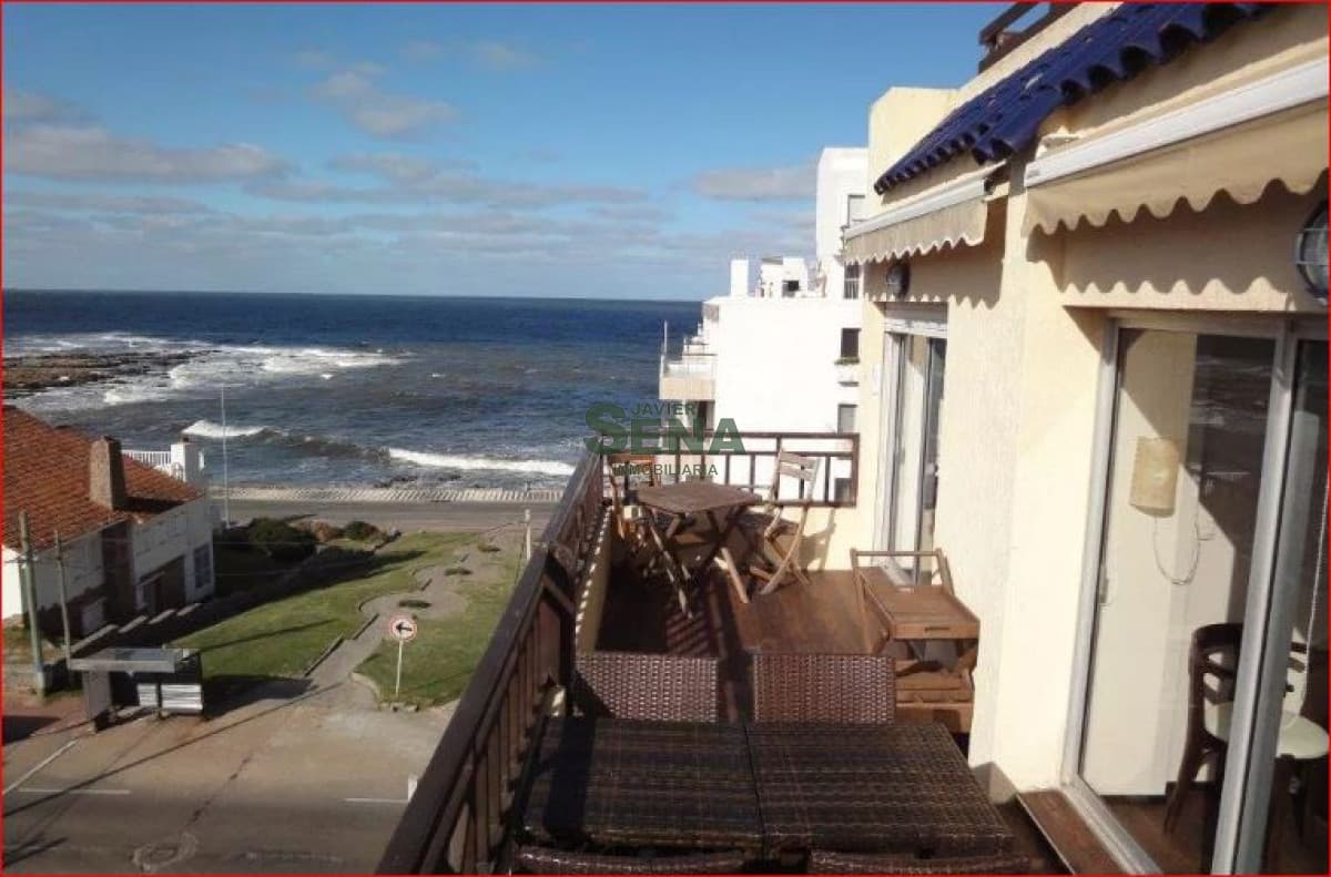 Alquiler de apartamento en la Peninsula, 3 dormitorios, 2 baños, con balcon.