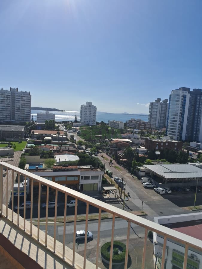 Venta de apartamento penthouse en la brava, 2 dormitorios y 2 baños con terraza con vista a la Mansa