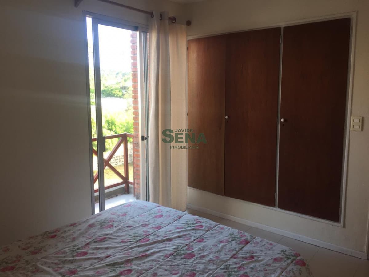 Venta de apartamento en Mansa, 2 dormi, baño, muy iluminado con estacionamiento