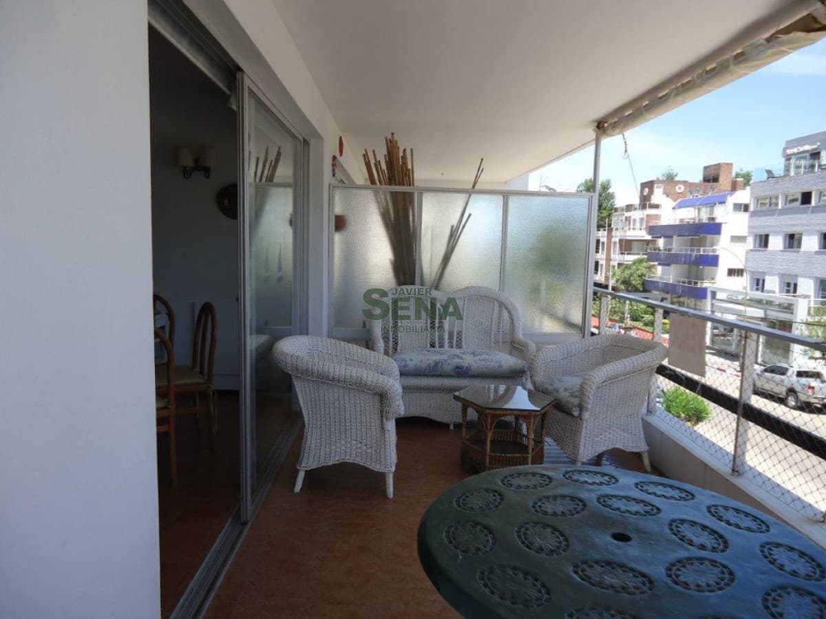Venta y alquiler apartamento en la peninsula, 2 dormitorios, 2 baños, balcon.