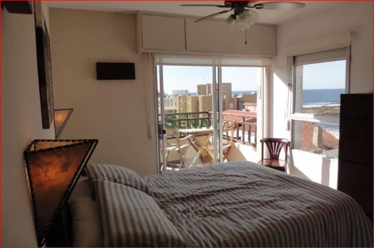 Alquiler de apartamento en la Peninsula, 3 dormitorios, 2 baños, con balcon.