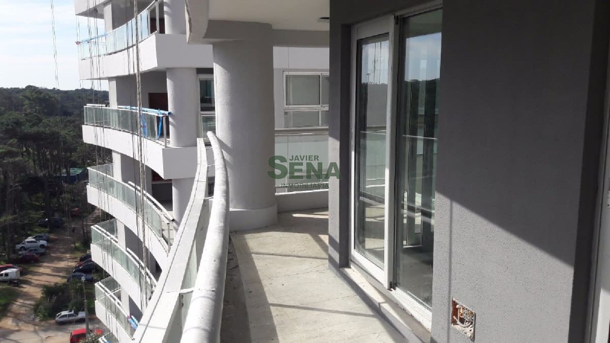 Venta y alquiler de apartamento en la Brava, 1 dormitorios, 1 baños, gran vista con servicios