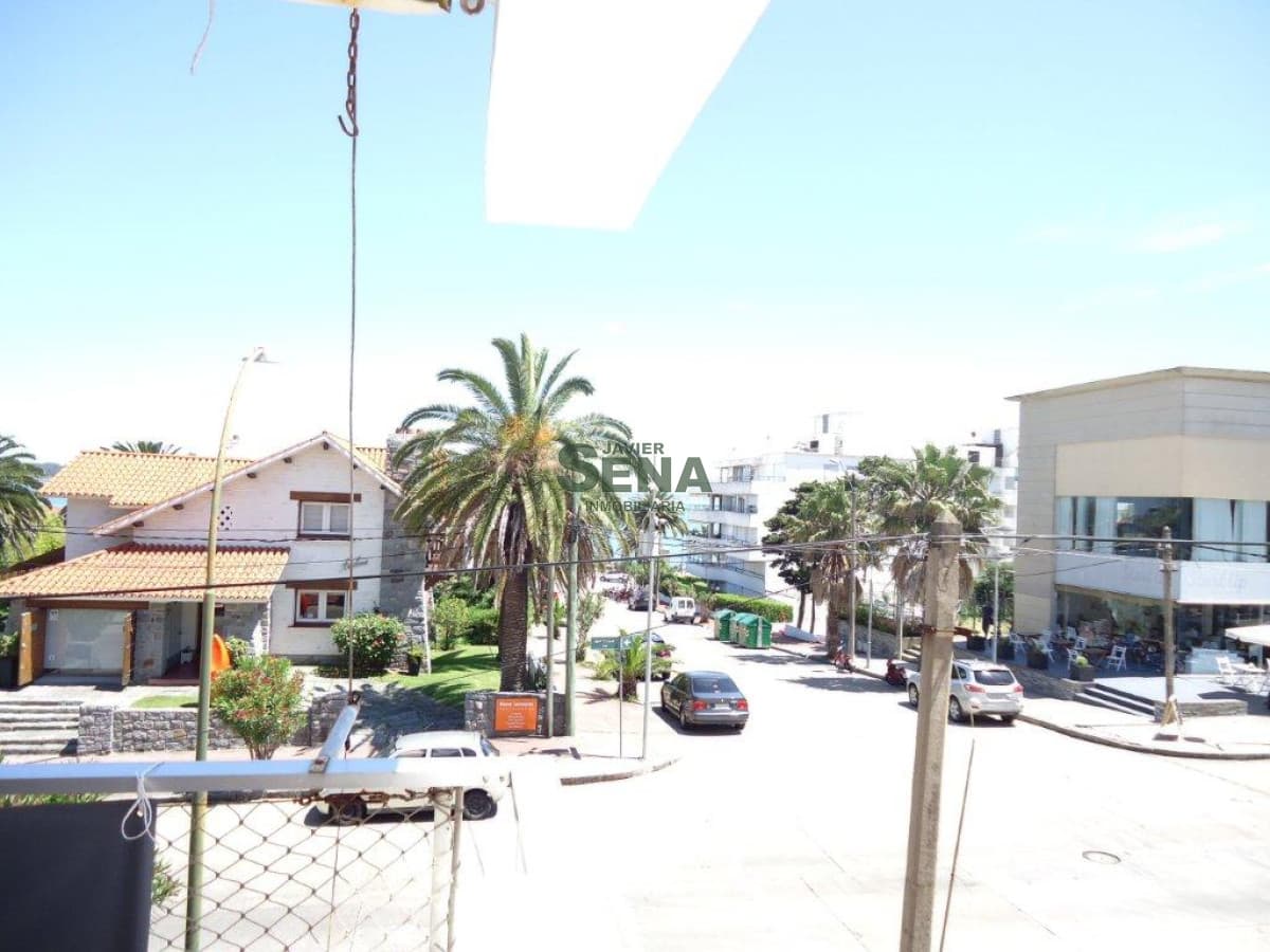 Venta y alquiler apartamento en la peninsula, 2 dormitorios, 2 baños, balcon.