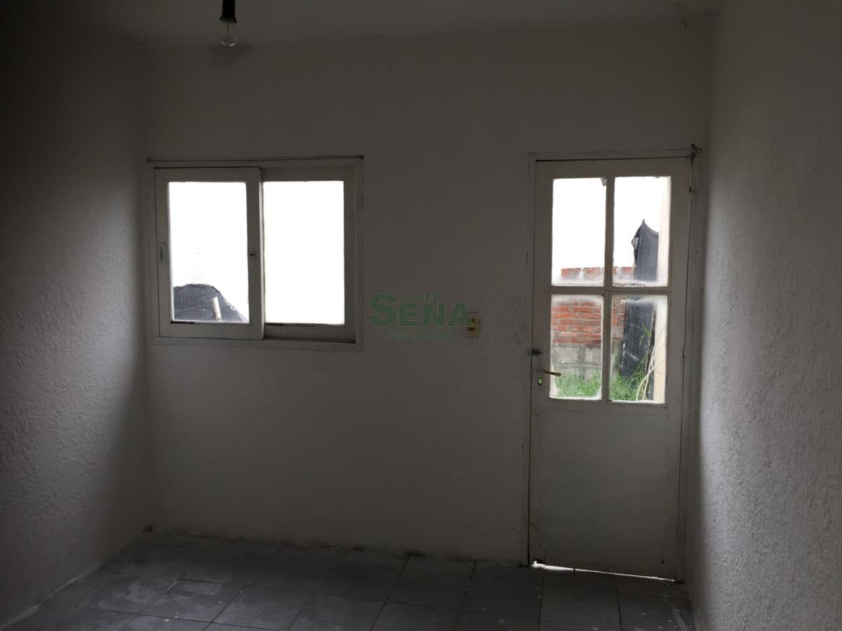 Alquiler en Maldonado, La Candelaria, 1 dormitorio, baño, patio con Parrilla.-