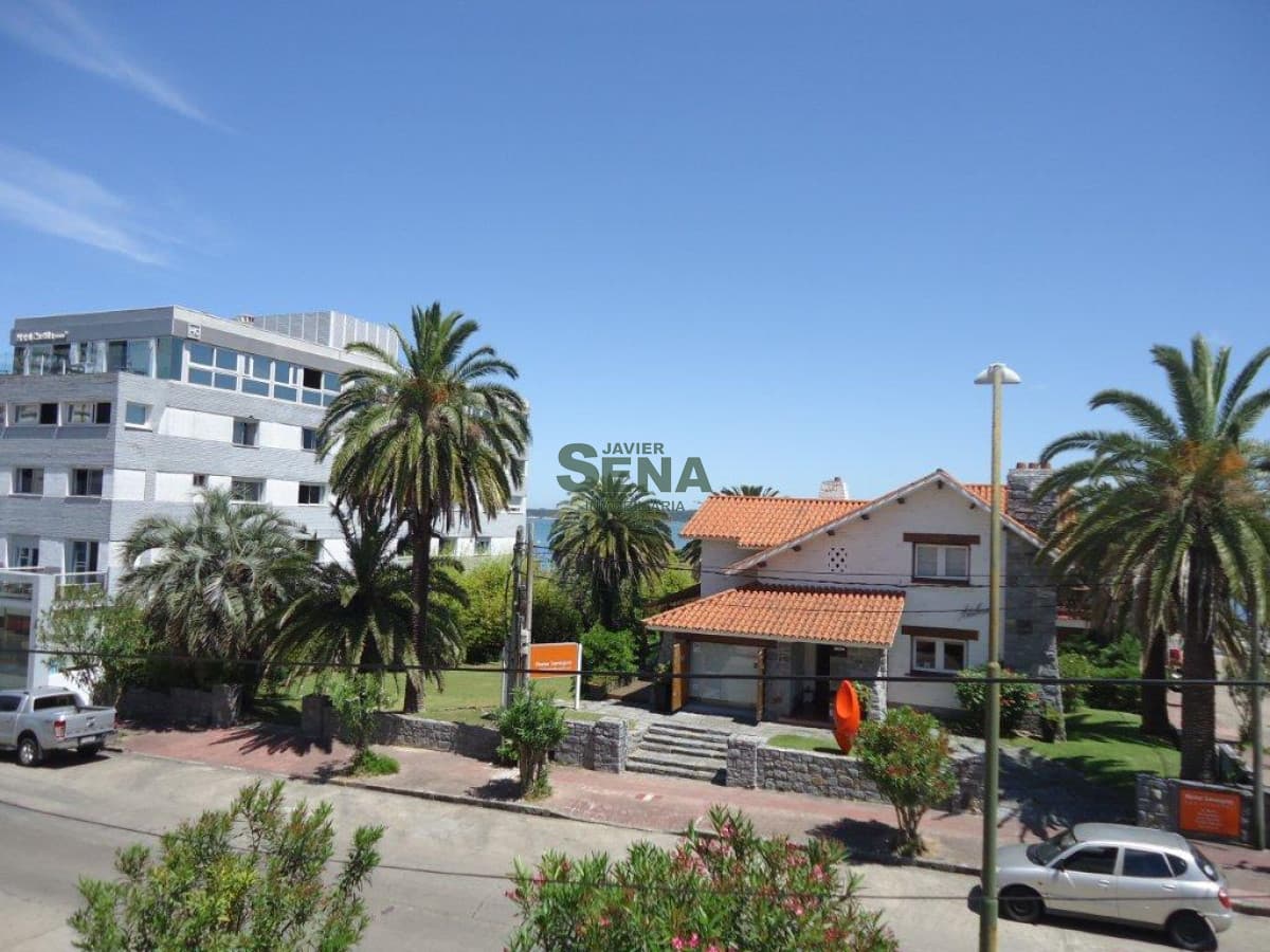 Venta y alquiler apartamento en la peninsula, 2 dormitorios, 2 baños, balcon.