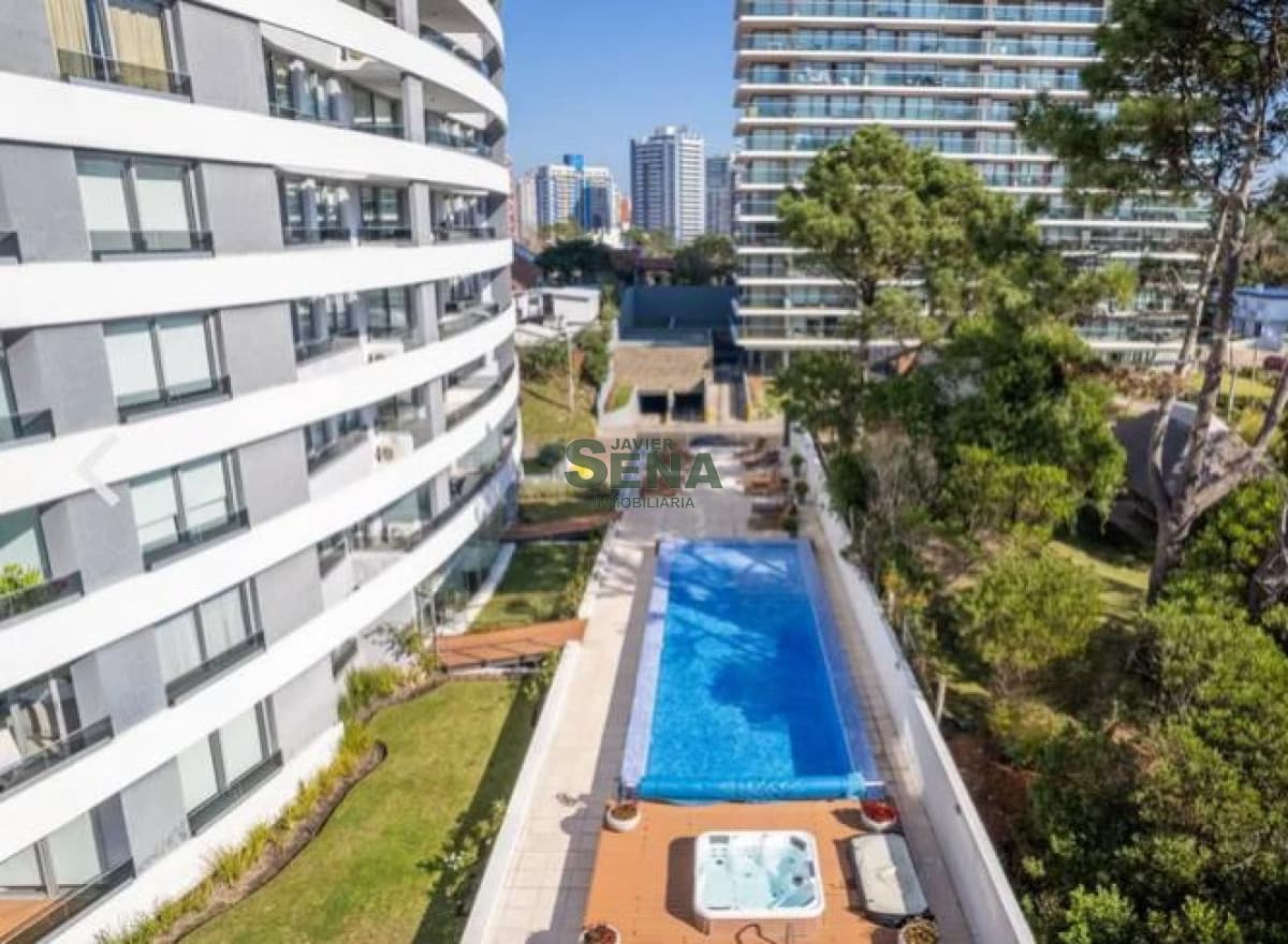 Venta de apartamento en la Brava, 3 dormitorios, 2 baños,  con todas las amenities.