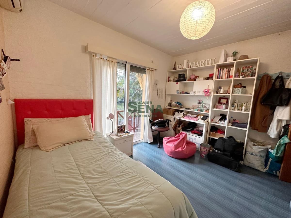 Alquiler y venta de casa las delicias, de 3 dormitorios, 2 baños.